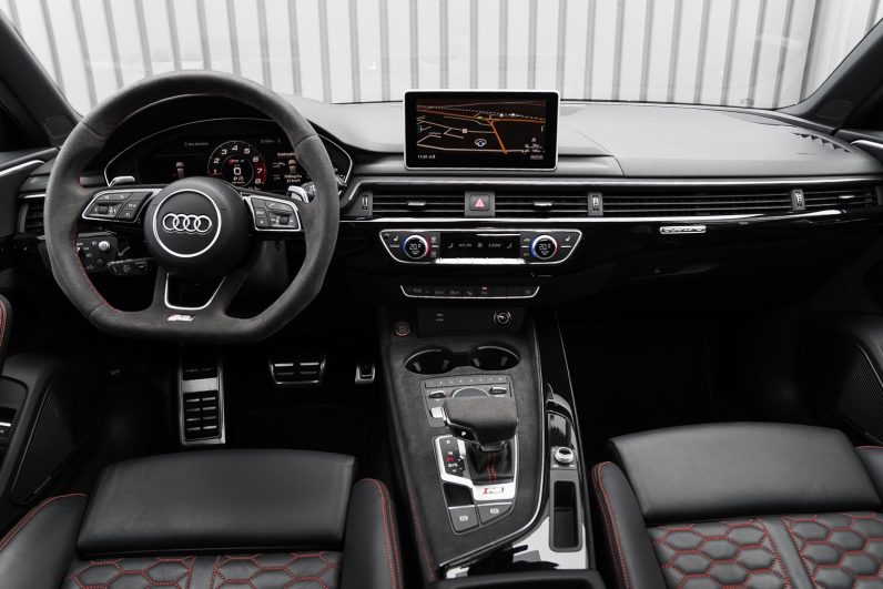 Audi RS4 2.9 V6 TFSI 450ch quattro tiptronic 8