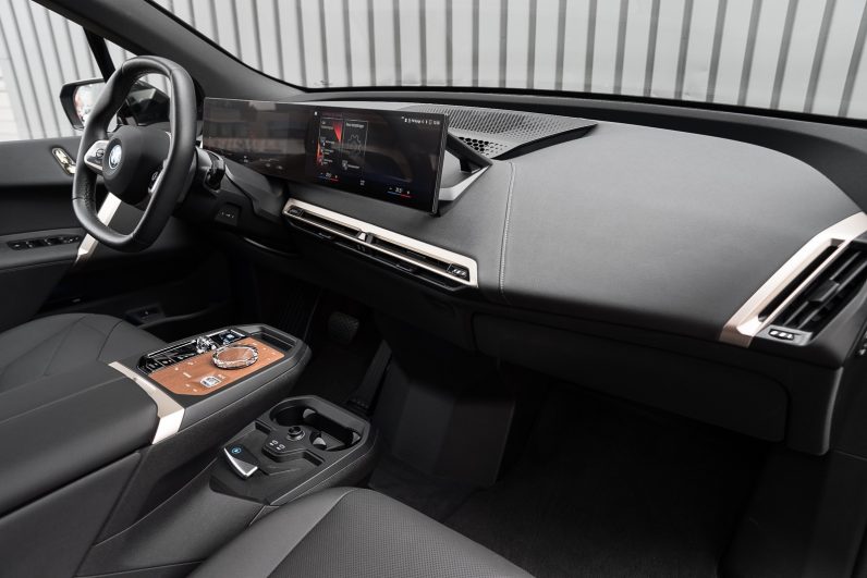 BMW iX xDrive50 523ch Limited Edition pro