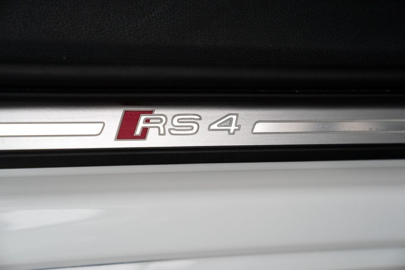 Audi RS4 2.9 V6 TFSI 450ch quattro tiptronic 8