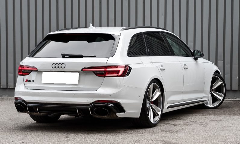 Audi RS4 2.9 V6 TFSI 450ch quattro tiptronic 8