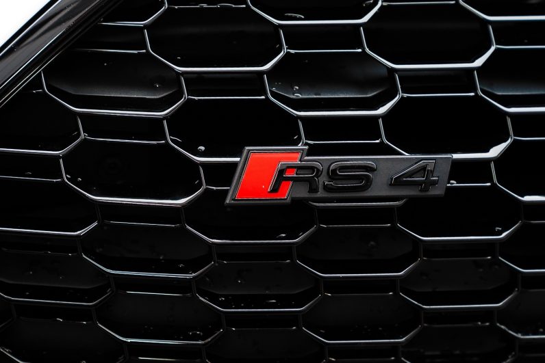 Audi RS4 2.9 V6 TFSI 450ch quattro tiptronic 8