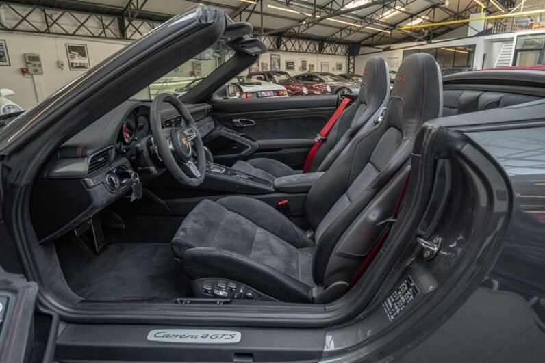 Porsche 911 991.2 Carrera 4 GTS Cabriolet