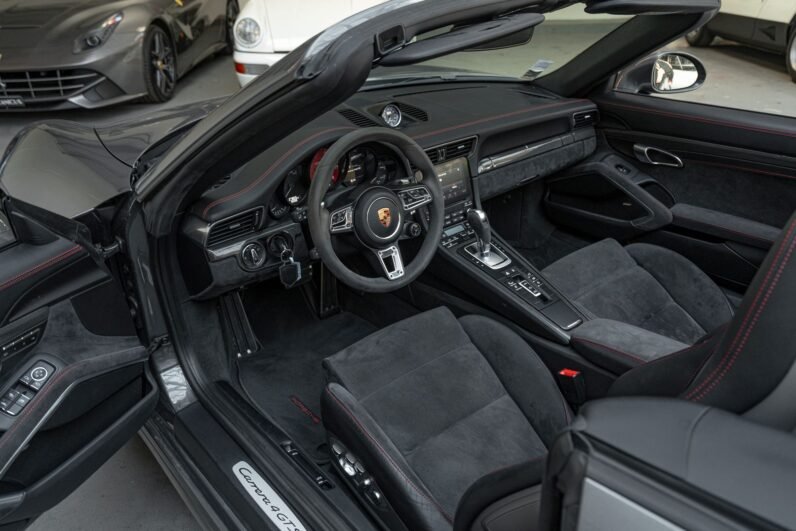 Porsche 911 991.2 Carrera 4 GTS Cabriolet